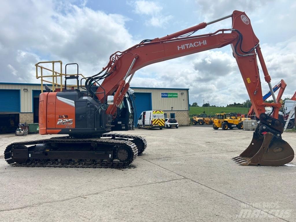 Hitachi ZX225 USLC-7 Pelle sur chenilles
