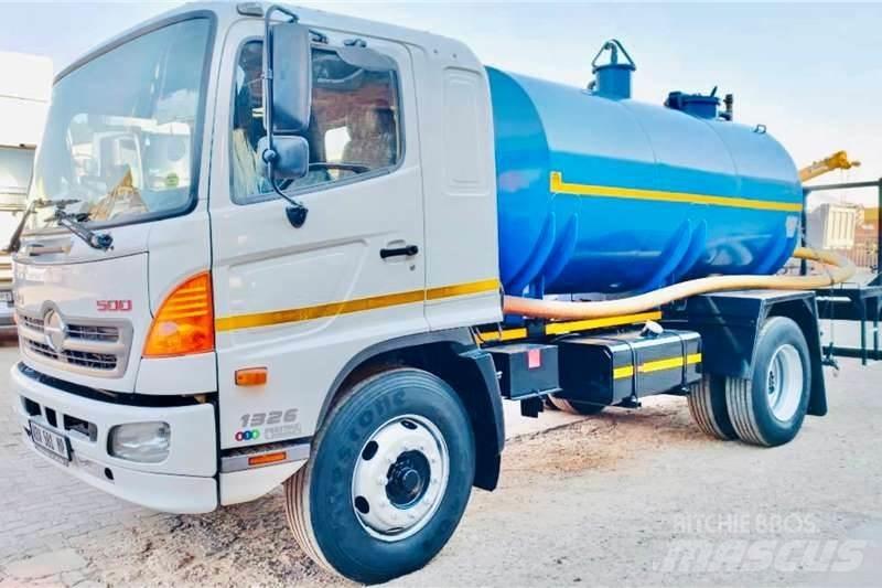 Hino 500 1326 Autre camion