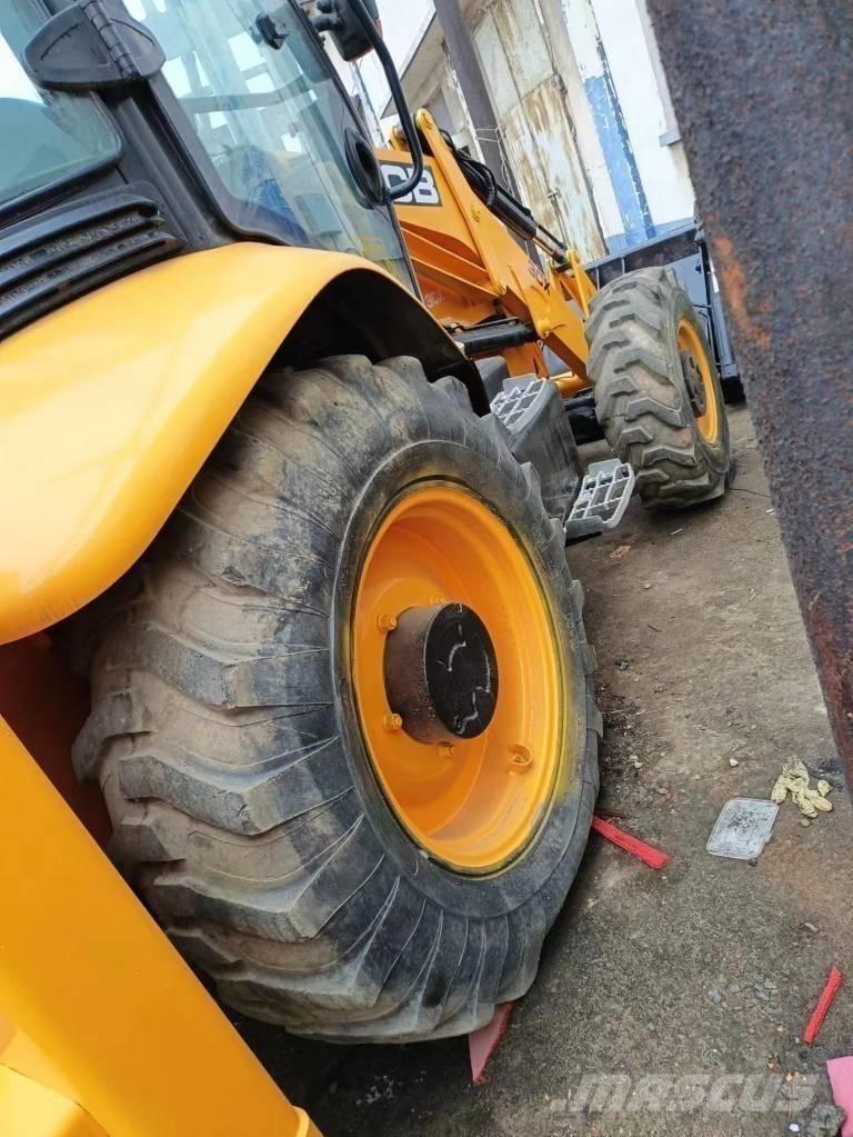 JCB 3 CX Pelle sur pneus