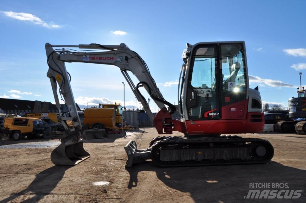 Takeuchi TB 250-2 Mini pelle < 7t