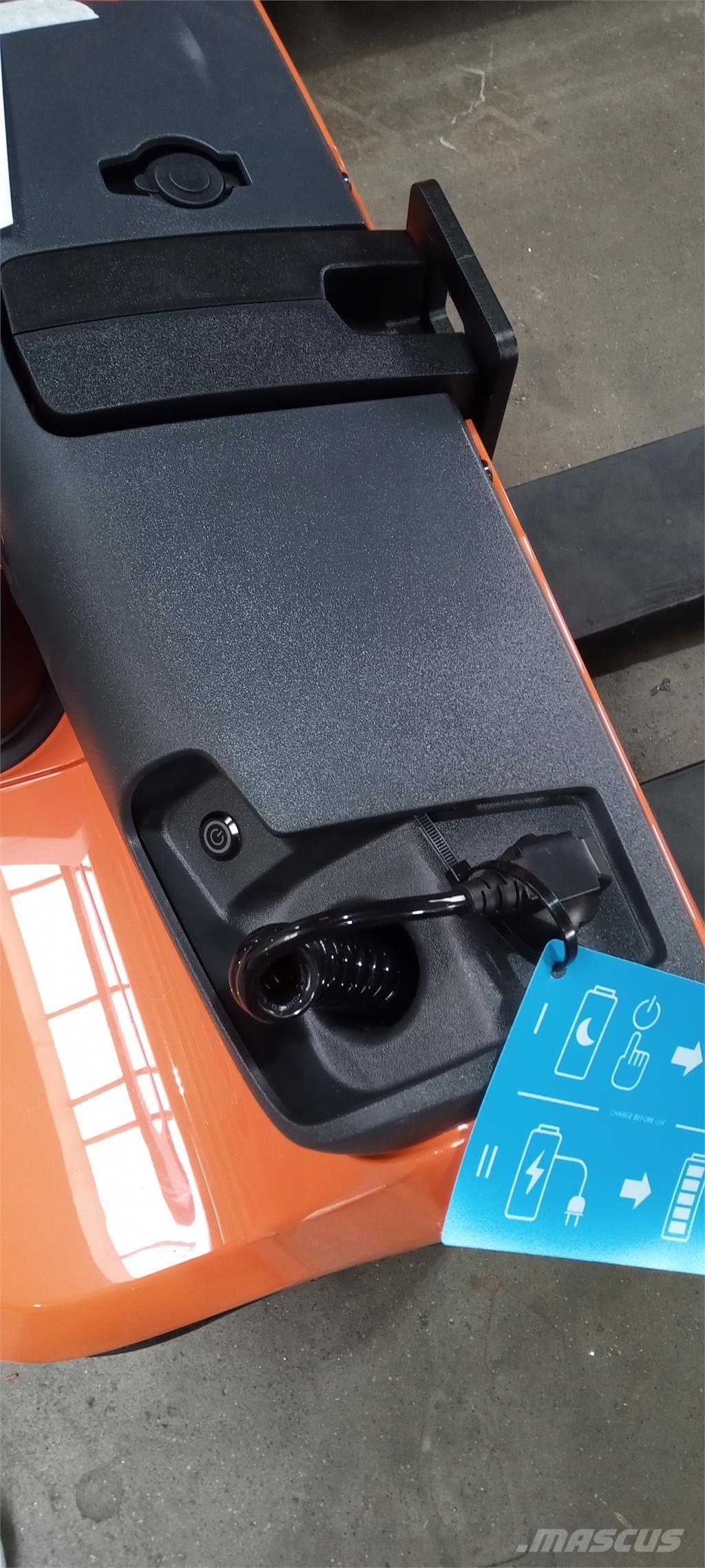 Toyota LWI 160 Gerbeur accompagnant