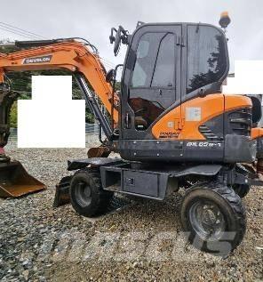 Doosan DX65W Pelle sur pneus