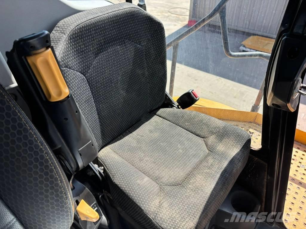 CAT 745 04A Tombereau articulé