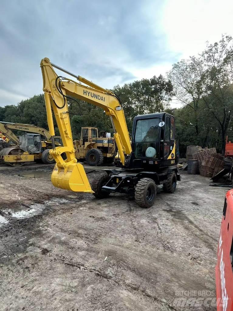 Hyundai R60-7 Pelle sur pneus