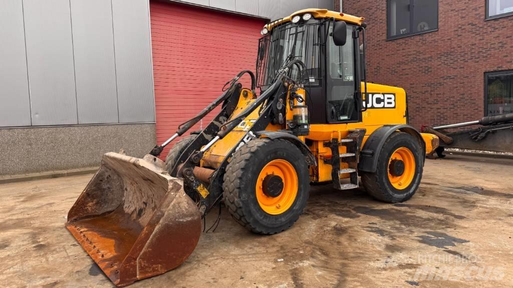 JCB 411 Chargeuse sur pneus