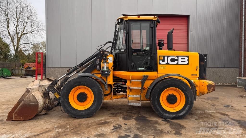 JCB 411 Chargeuse sur pneus