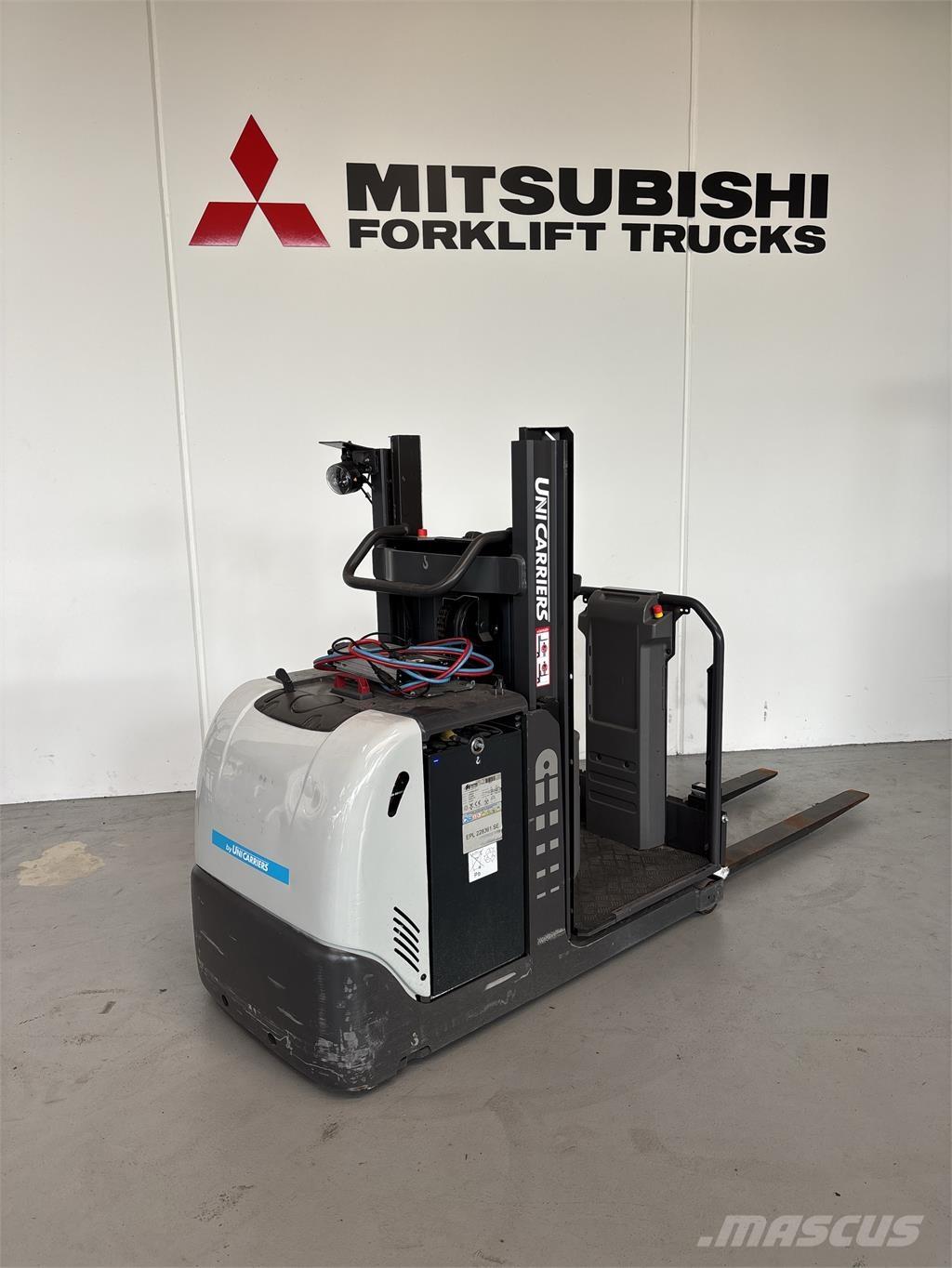 UniCarriers EPL100 Préparateur de commande au sol