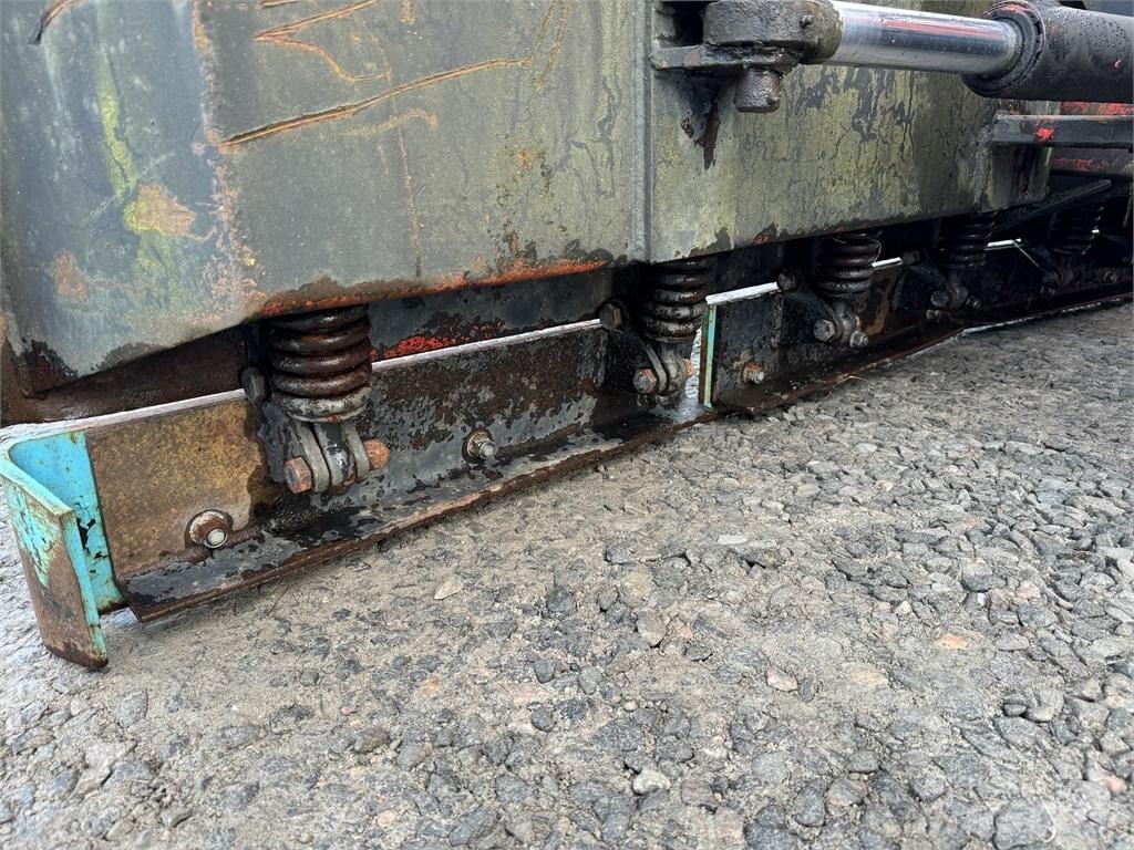 Uni-väg 320 Vikplog Chasse neige