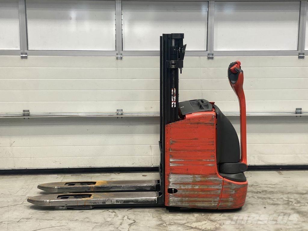 Linde L12 I Gerbeur accompagnant