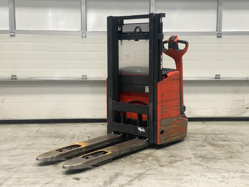 Linde L12 I Gerbeur accompagnant