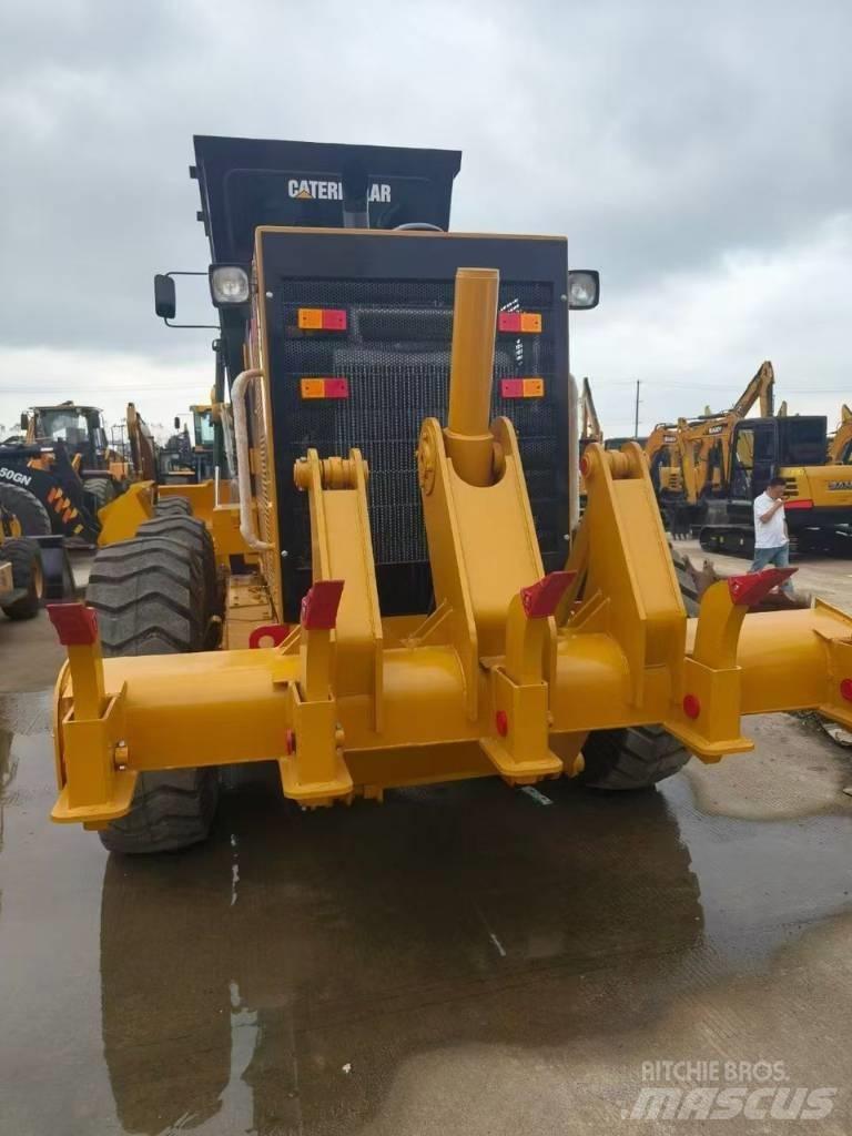 CAT 140K Niveleuse