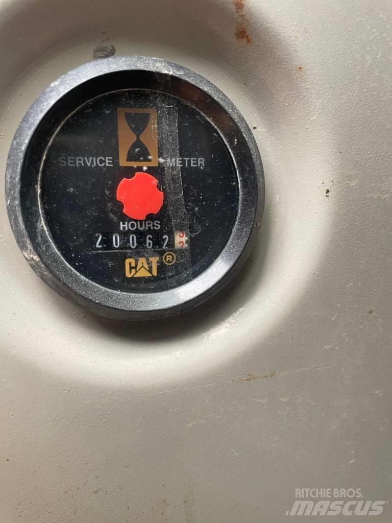 CAT 321 C LCR Pelle sur chenilles