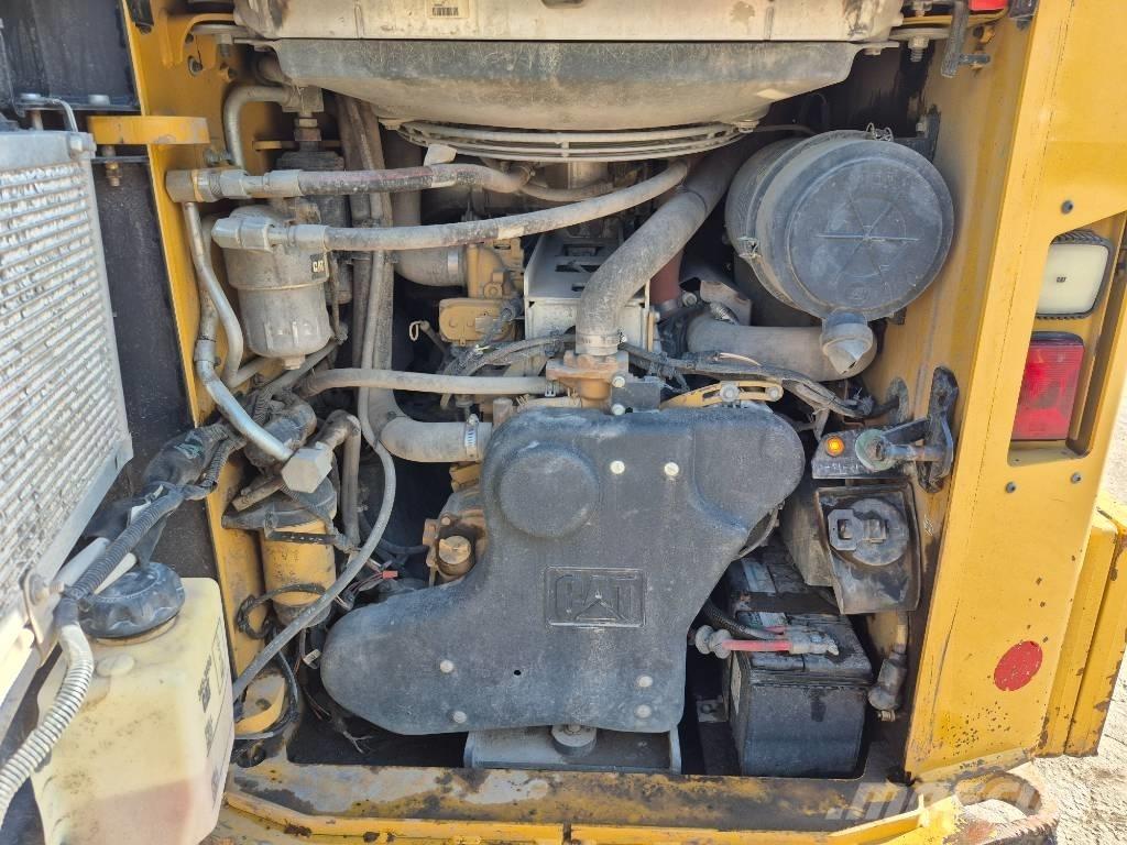 CAT 272 D Chargeuse compacte