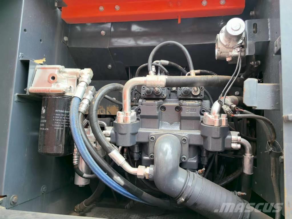 Hitachi ZX 240 HG Pelle sur chenilles