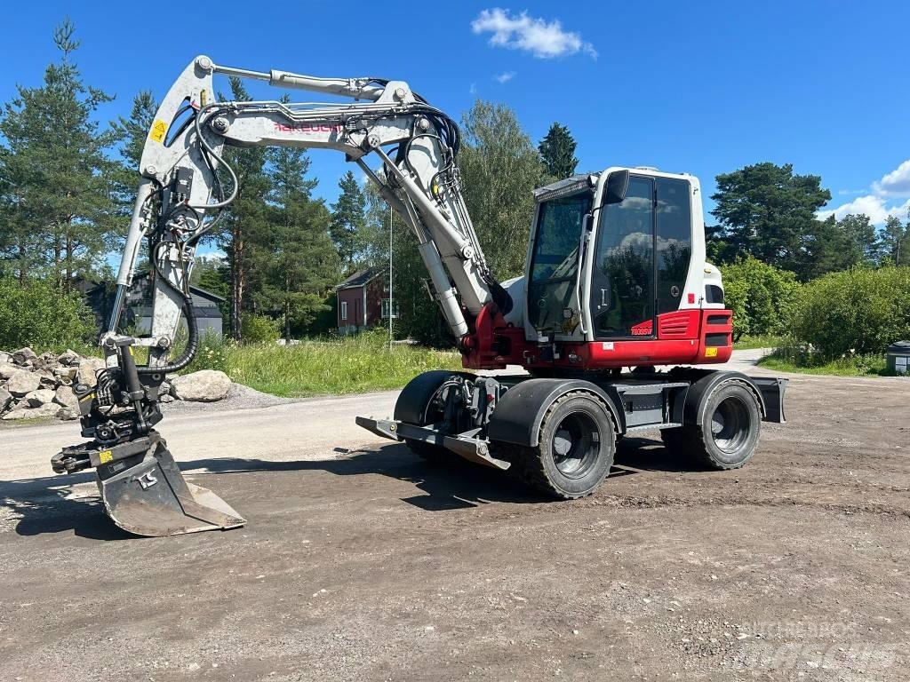 Takeuchi TB395W Pelle sur pneus