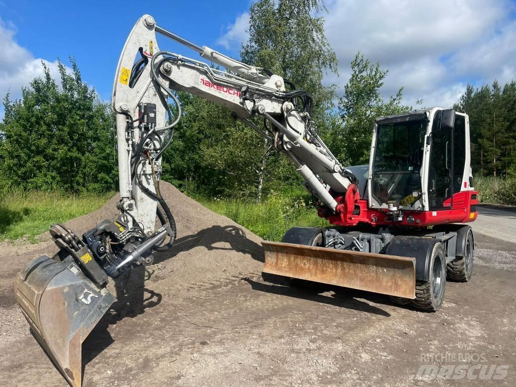 Takeuchi TB395W Pelle sur pneus