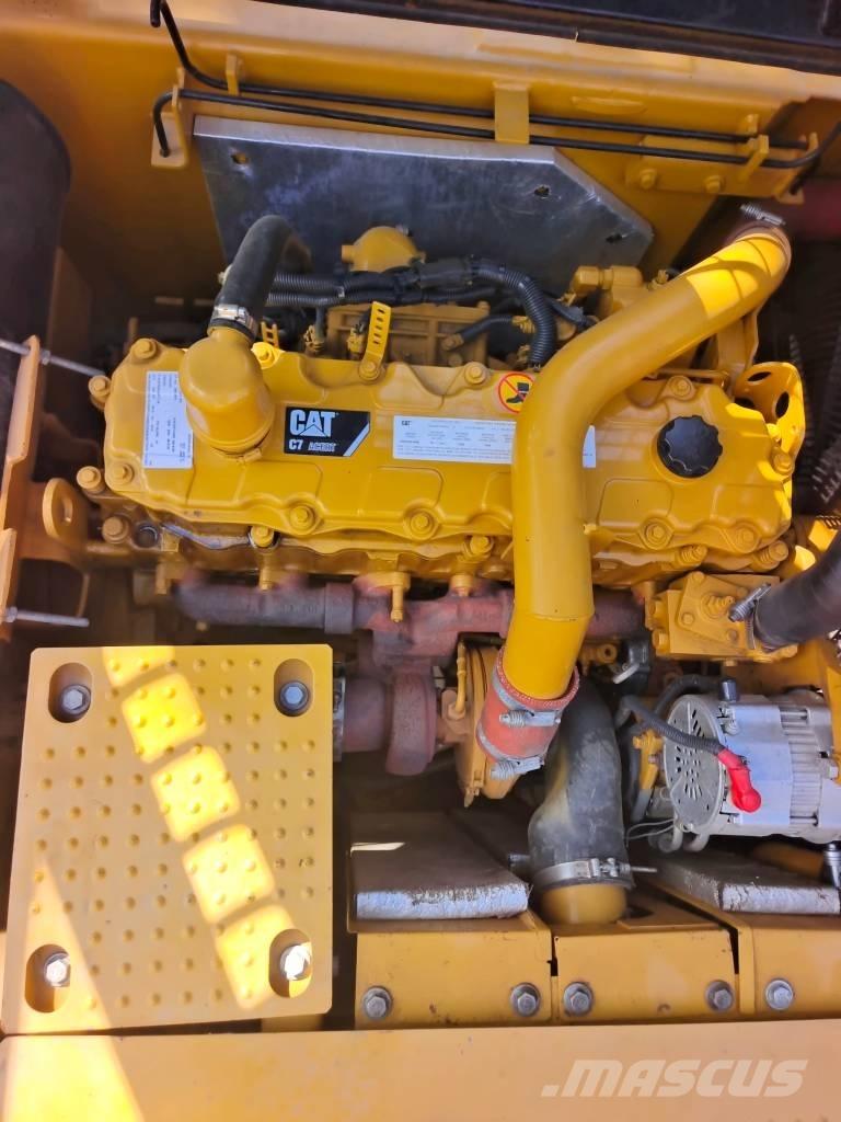 CAT 329 D2L Pelle sur chenilles