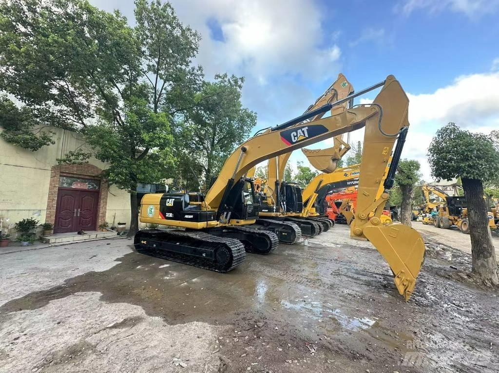 CAT 323 D Pelle sur chenilles