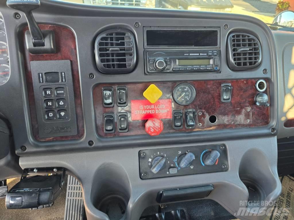 Freightliner M2 106 Camion plateau