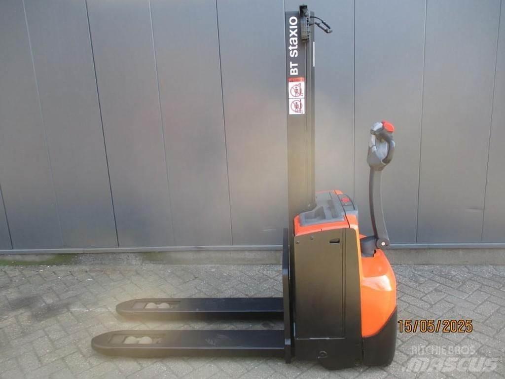 BT SWE 080L Gerbeur accompagnant