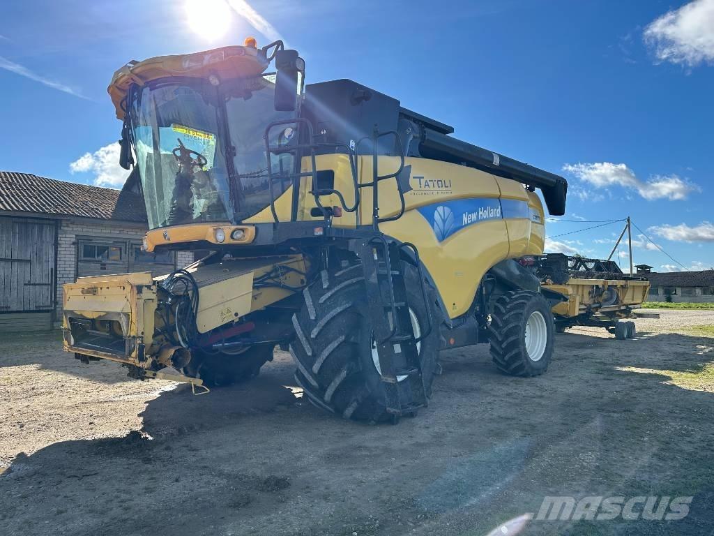 New Holland CX 8070 Moissonneuse batteuse