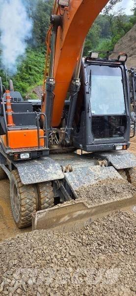 Doosan D 140W-5 Pelle sur pneus