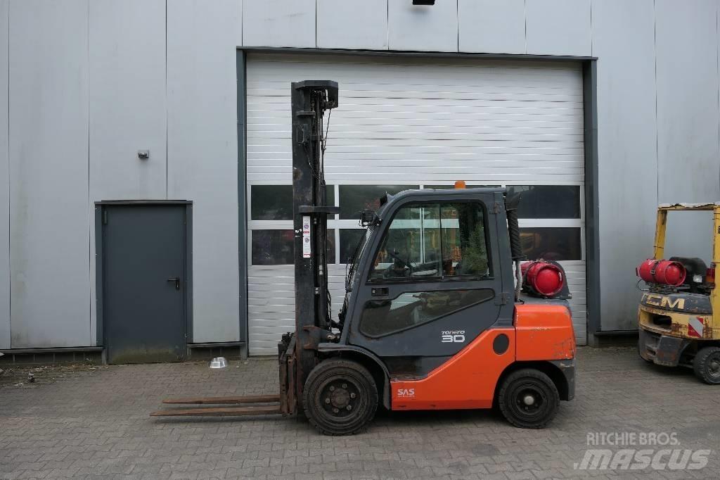 Toyota 02-8 FGF 30 Chariots GPL