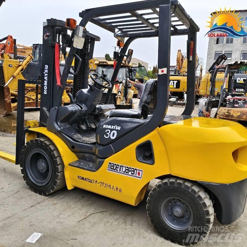 Komatsu 30 Chariots diesel