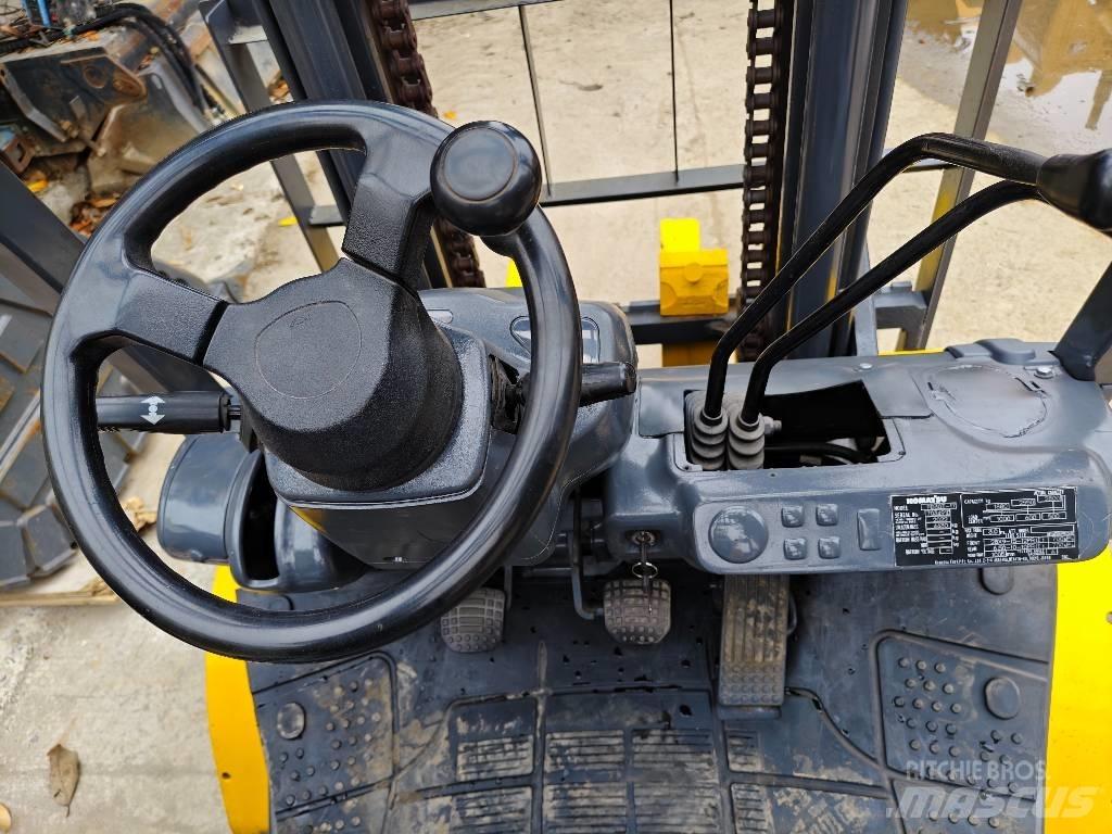 Komatsu 30 Chariots diesel