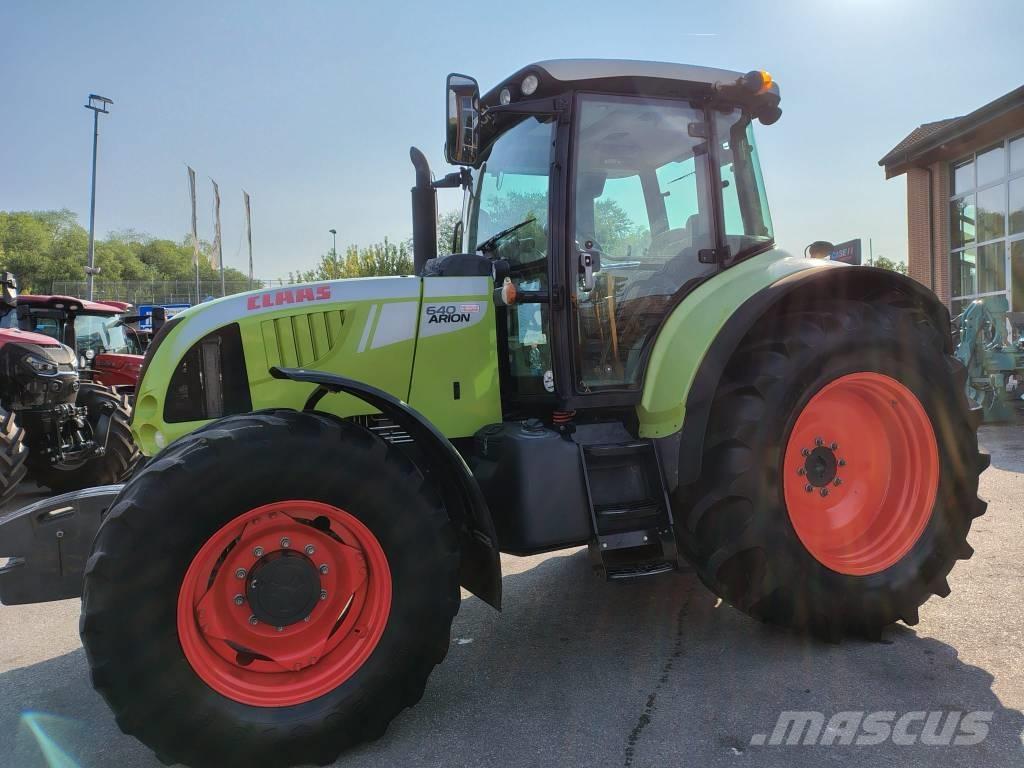 CLAAS Arion 640 Tracteur