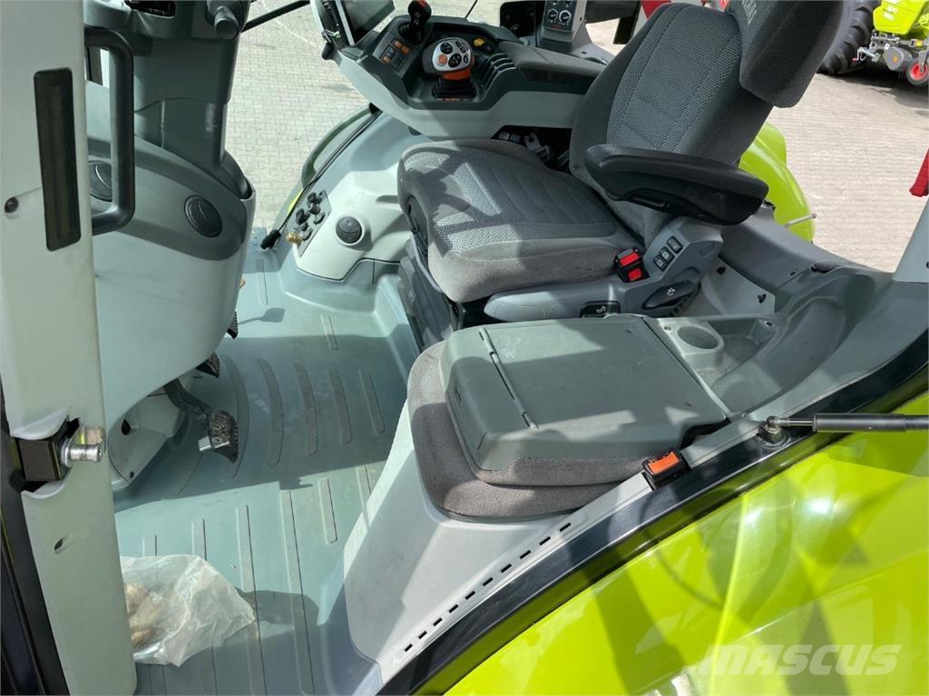 CLAAS Axion 810 CM Tracteur