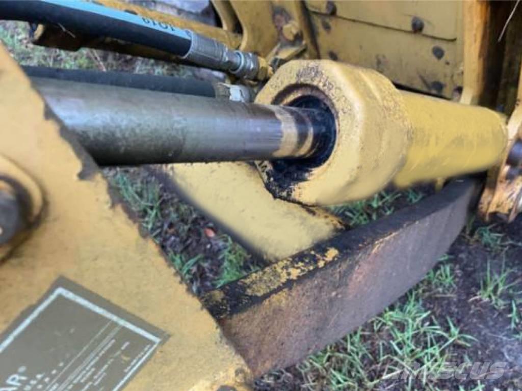 CAT D 5 G Bouteurs sur chenilles