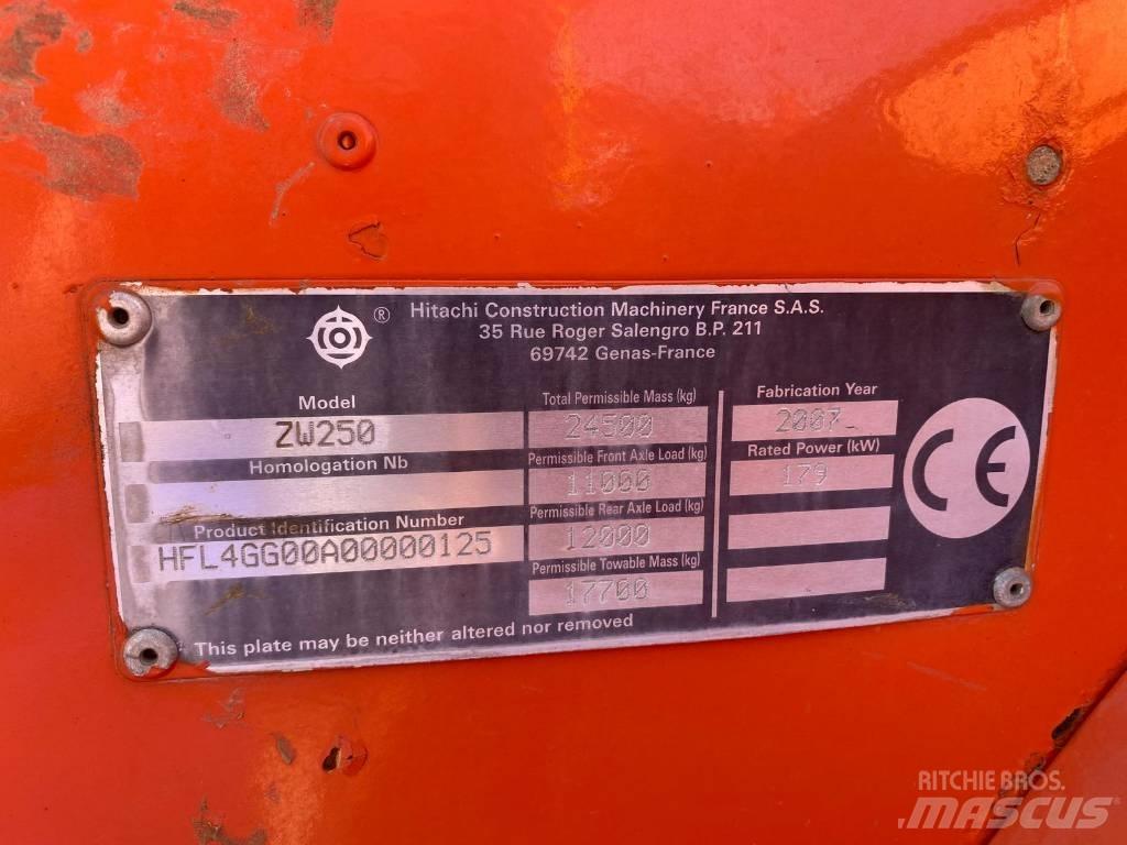 Hitachi ZW 250 Chargeuse sur pneus