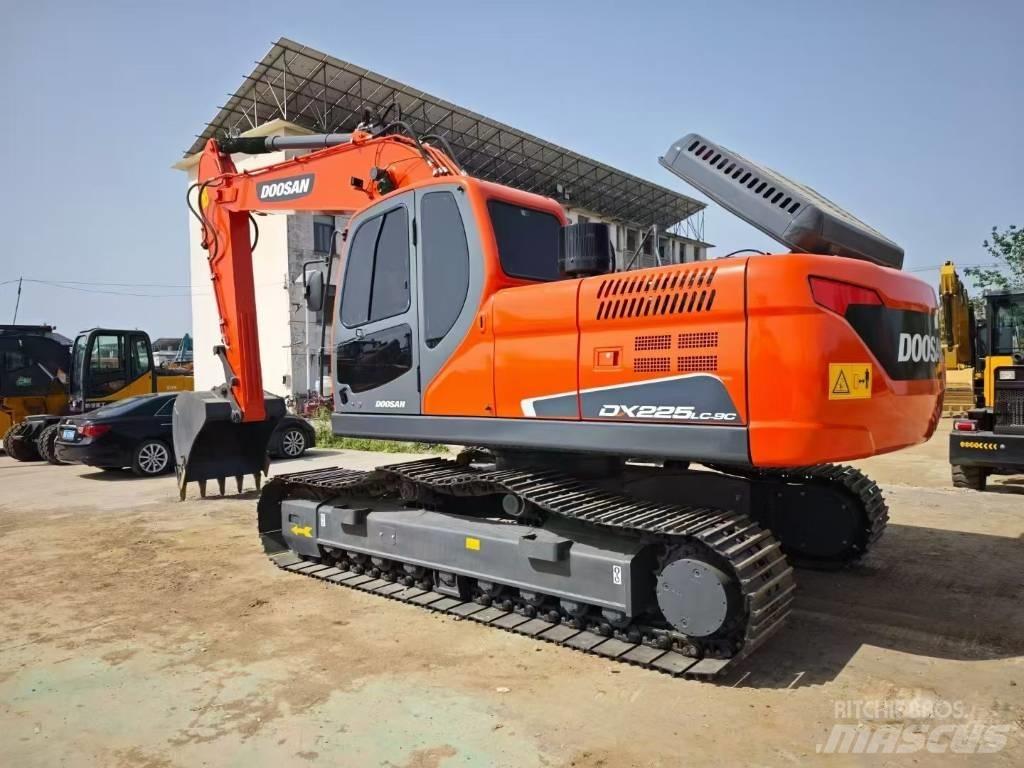 Doosan DX 225 LC Pelle sur chenilles