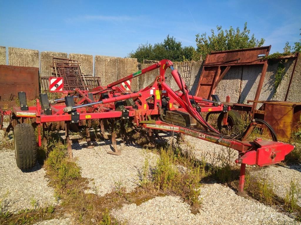 Horsch Terrano 5 FX Déchaumeur, cultivateur