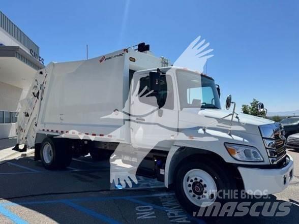 Hino L7 Camion poubelle