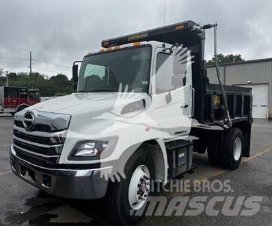 Hino L7 Camion benne