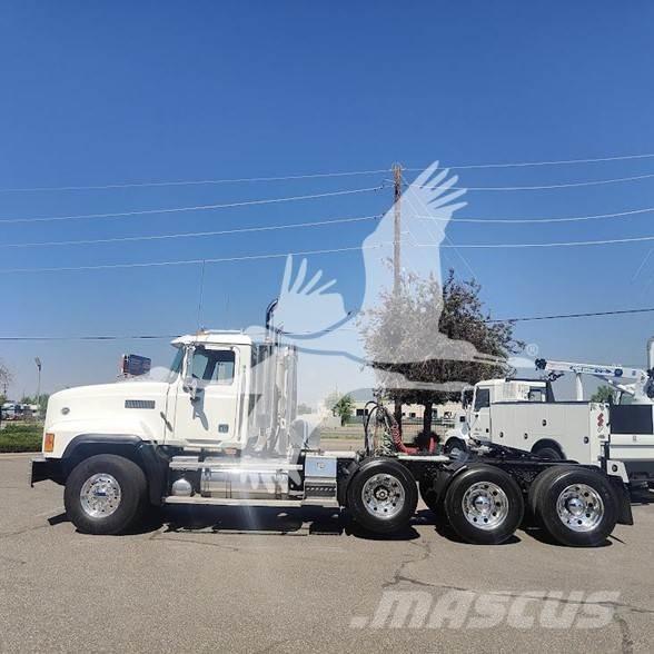 Mack CL733 Tracteur routier