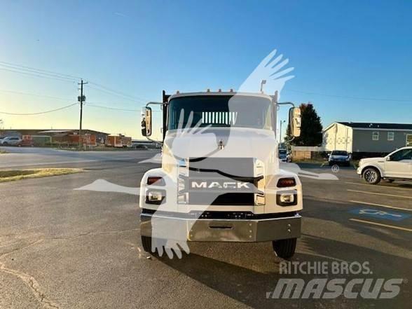 Mack MD6 Camion plateau