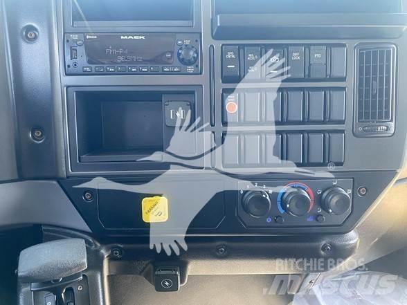Mack MD6 Camion benne