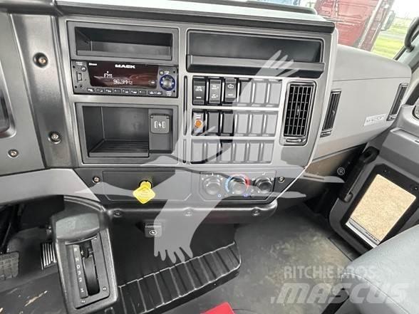Mack MD6 Camion plateau