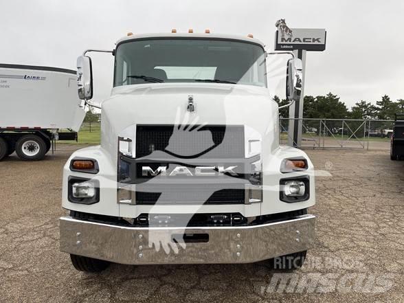Mack MD6 Camion plateau