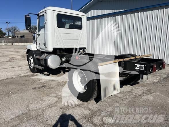 Mack MD6 Châssis cabine