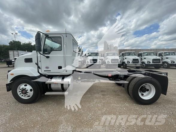 Mack MD6 Châssis cabine