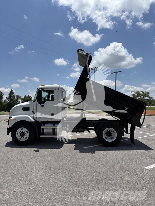 Mack MD6 Camion benne