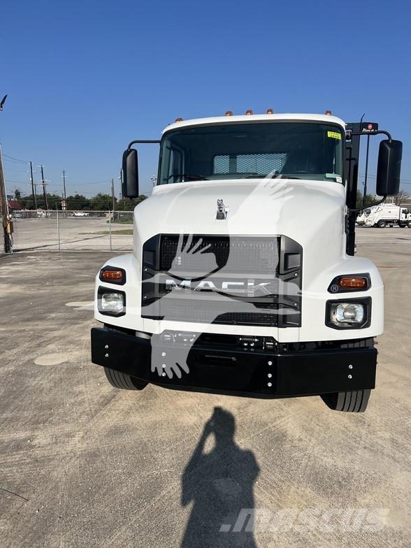 Mack MD6 Camion plateau