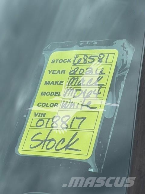 Mack MD6 Camion benne