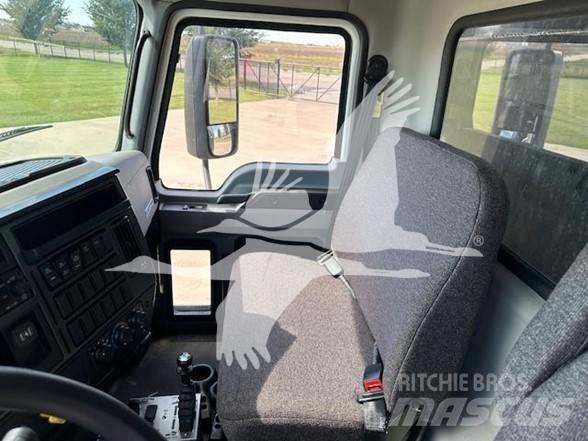 Mack MD7 Camion benne