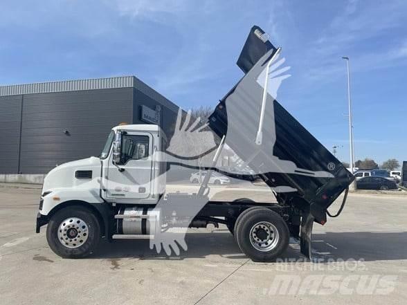 Mack MD7 Camion benne