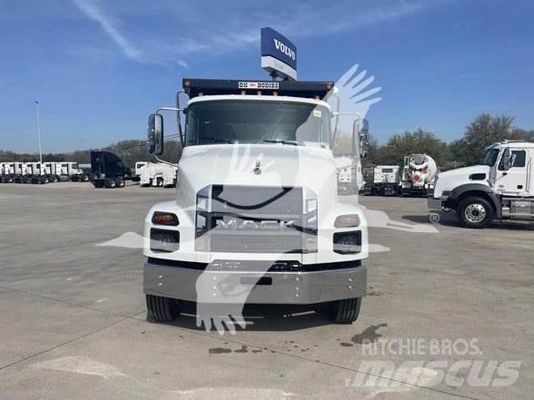 Mack MD7 Camion benne